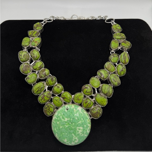 Green Mojave Turquoise Necklace - Picture 2 of 4